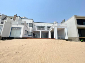 Dolphinbeach Seafront Villa